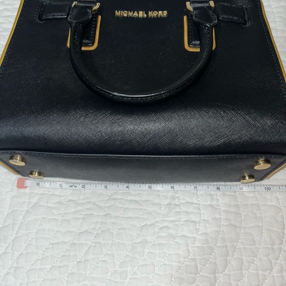 Micheal Kors Purse - Picture 7 of 7